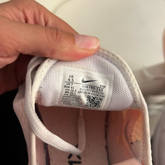 Women’s Nike Air Max 270 - Picture 7 of 7